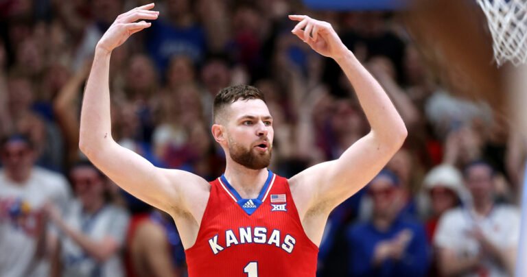Kansas’ Hunter Dickinson Will Play in 2024 NCAA Tournament Amid Shoulder Injury